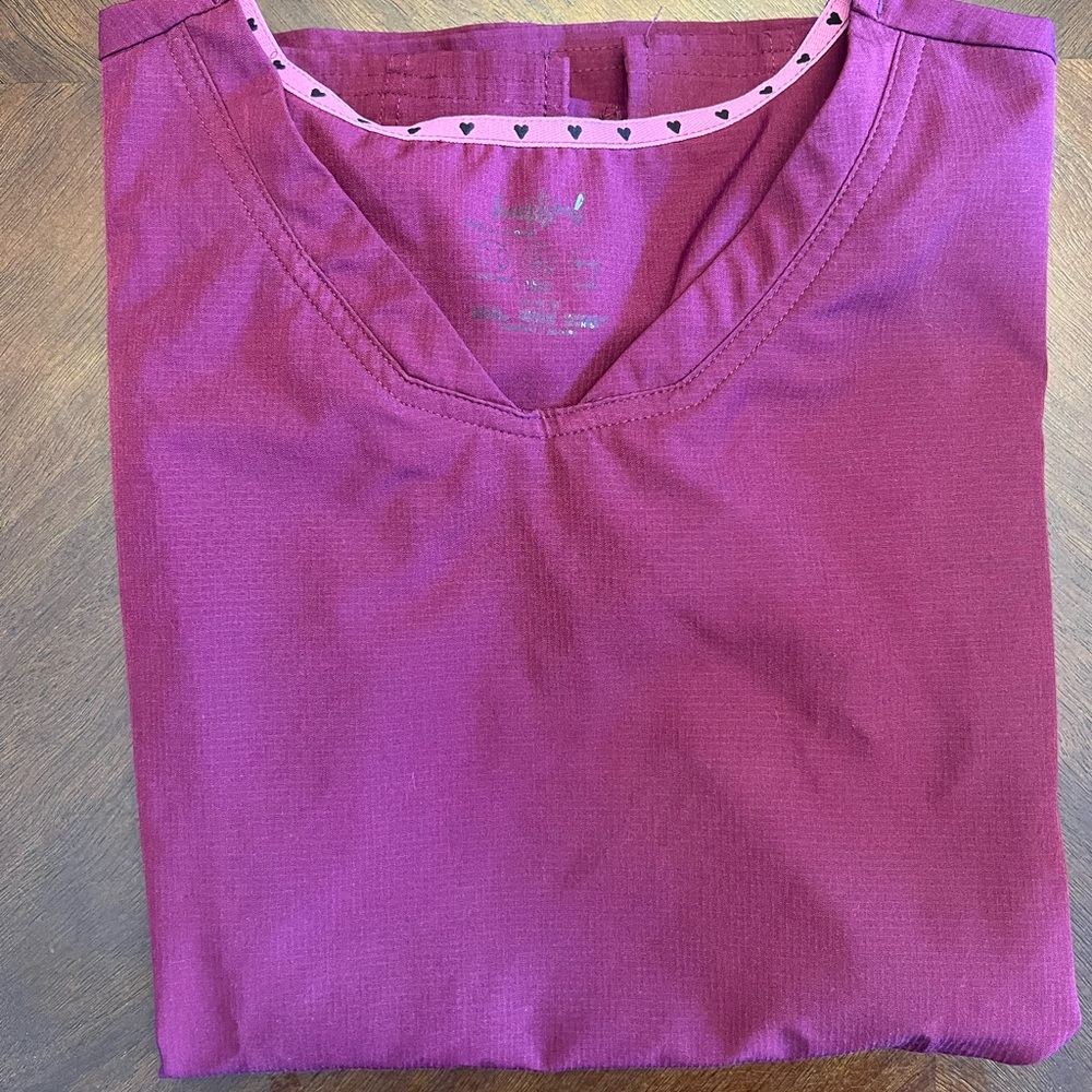 Heart & Soul scrub top. M
